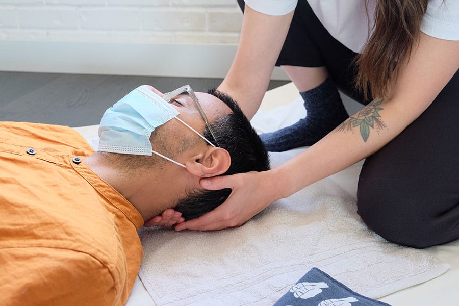 shiatsu-male-head-massage-horiz-2